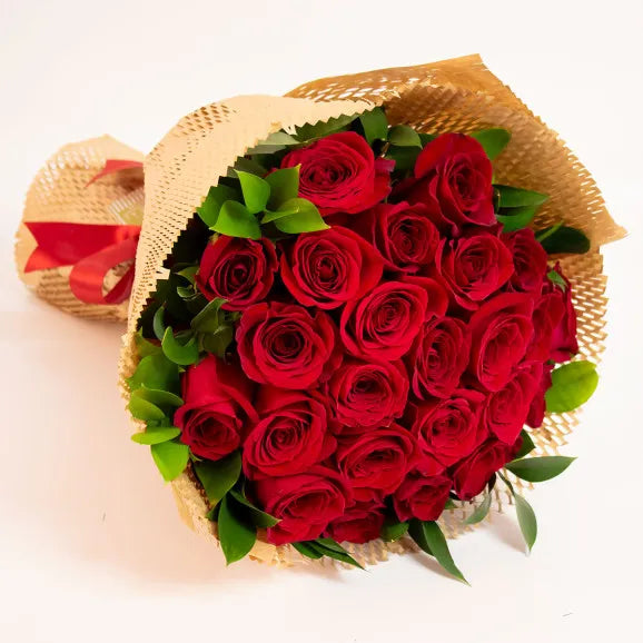 Buquê Premium de 12 Rosas Vermelhas Colombianas