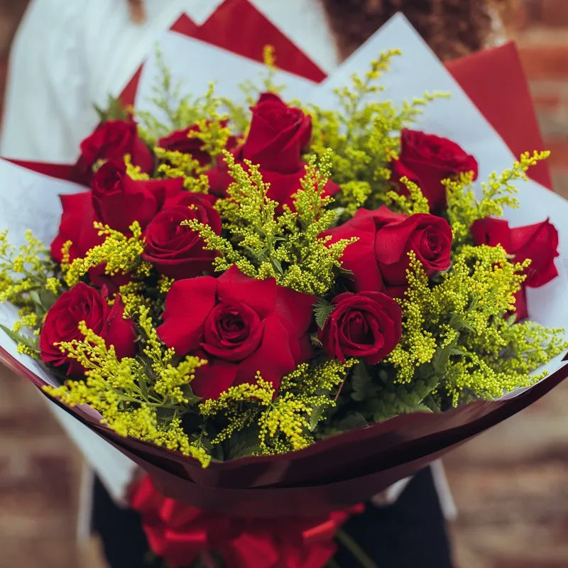 Buquê Tradicional com 12 Rosas Vermelhas