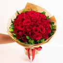 Kit 12 Rosas Importadas Vermelhas com Pelúcia e Lindt Lindor Milk