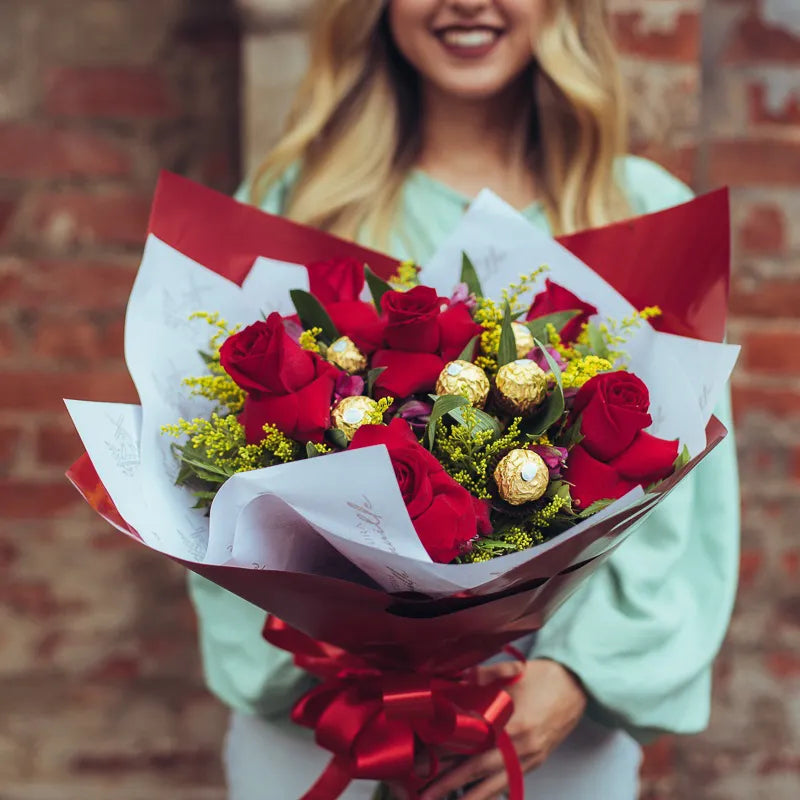 Buquê com 6 Rosas e Ferrero Rocher
