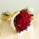 Buquê de 12 Rosas Vermelhas e Chocolate