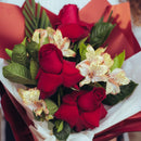 Buquê de 3 Rosas e  astromelías