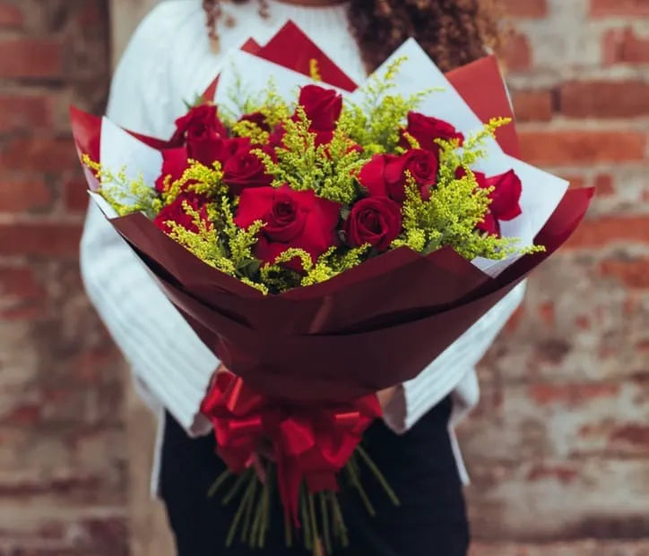 Buquê Tradicional com 12 Rosas Vermelhas