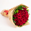 Kit 12 Rosas Importadas Vermelhas com Pelúcia e Lindt Lindor Milk